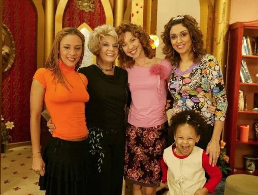 Defne Joy Foster 14 yıl sonra yeniden ekranlarda! Sihirli Annem'de bir ilk... - Sayfa 1