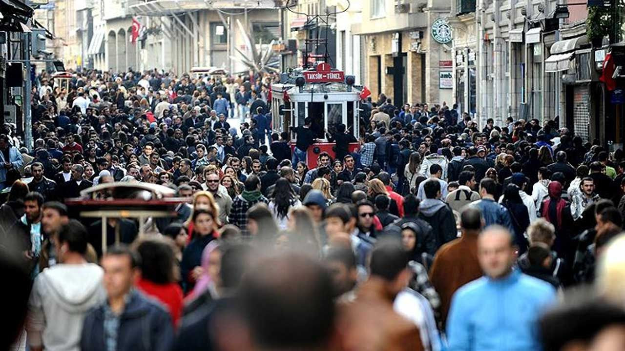 Son seçim anketine gençler damga vurdu! Birinci sıradaki parti büyük fark attı… - Sayfa 12