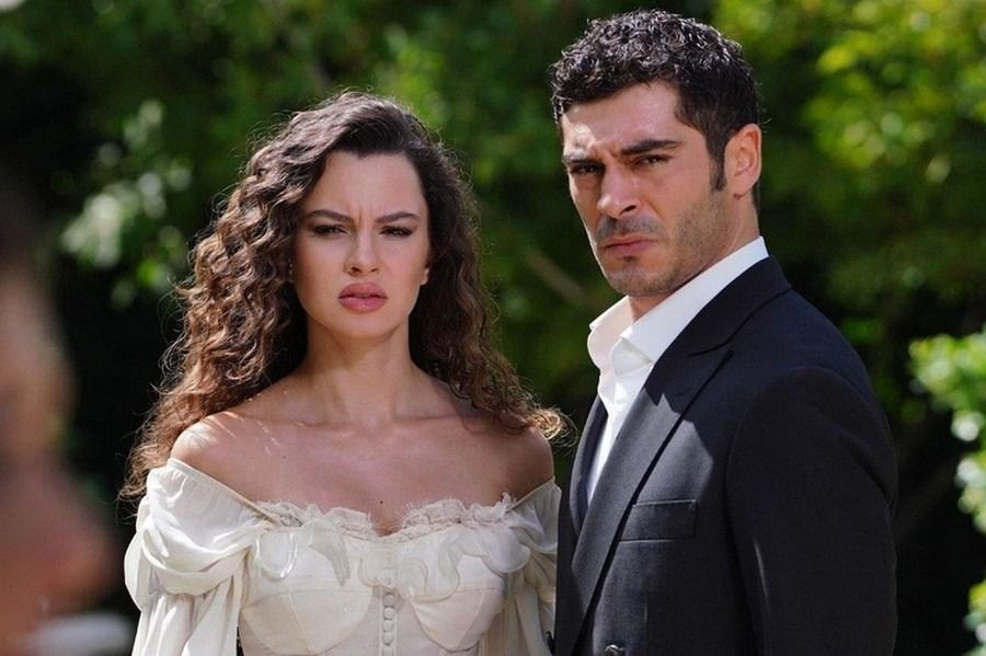 Burak Deniz'den şaşırtan 'Kiss French' paylaşımı! Aşk dedikodusu gerçek mi oldu? - Sayfa 1