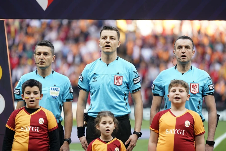 Galatasaray, Sivasspor karşısında fırtına gibi esti: 4-1 - Sayfa 2