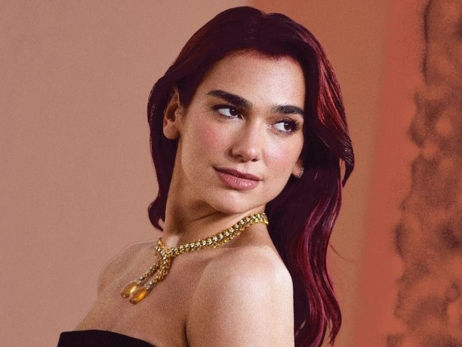 Dua Lipa şeffaf eteğiyle sokaklarda! Tarzıyla sosyal medyayı ikiye böldü - Sayfa 1