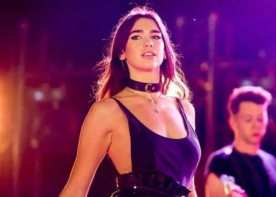 Dua Lipa şeffaf eteğiyle sokaklarda! Tarzıyla sosyal medyayı ikiye böldü - Sayfa 3