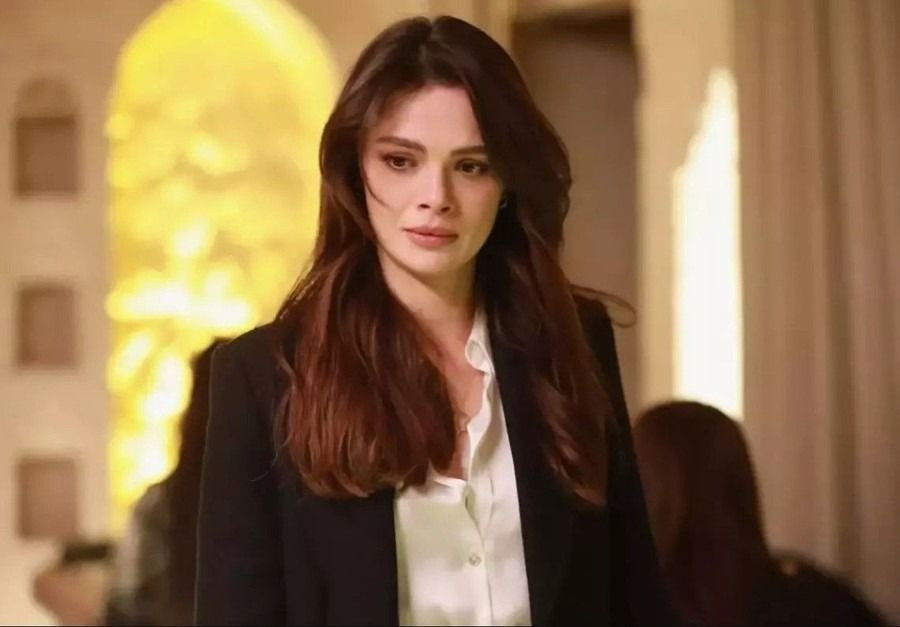 Uzak Şehir'in Alya'sı Sinem Ünsal aşka geldi! Oyuncu sevgilisiyle pozları olay oldu! - Sayfa 2