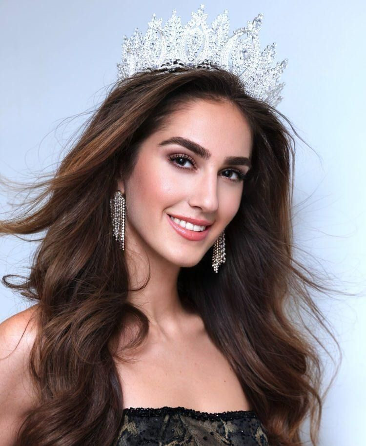 İdil Bilgen'in ay-yıldızlı kaftanı olay yarattı! Türkiye güzeli Hindistan'ı salladı - Sayfa 1