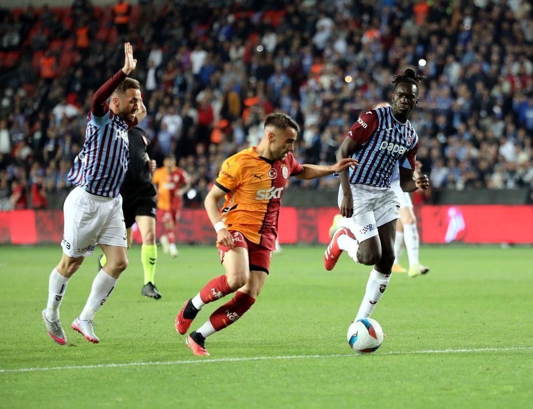 Galatasaray'dan kupa töreninde protesto! Sahaya adımını atar atmaz yuhaladılar... - Sayfa 2