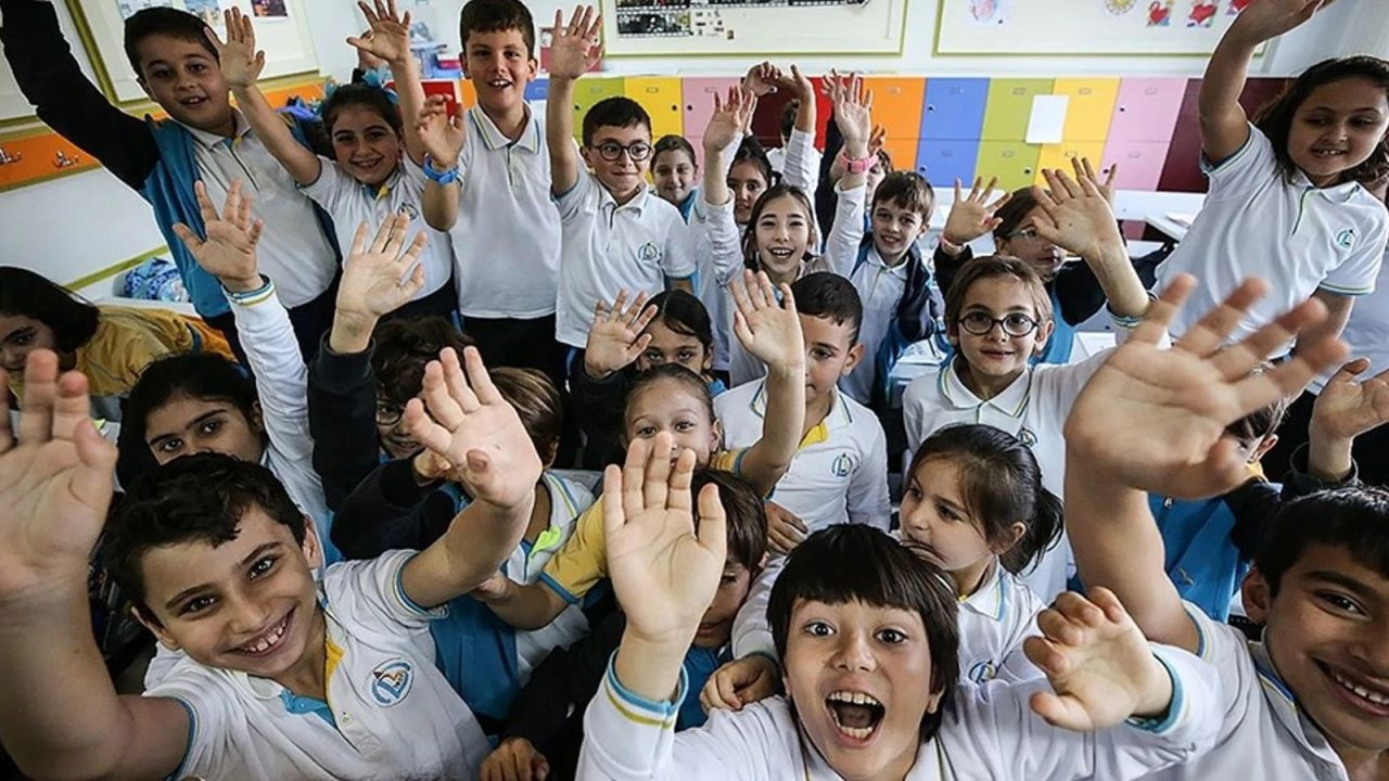 Öğrenciler havalara uçacak: Okullar 12 gün tatil! - Sayfa 1