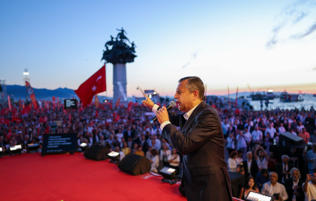 CHP lideri Özgür Özel Gündoğdu Meydanı'ndan yüzbinlerce kişiye seslendi! "Biz korkuyu evde bıraktık" - Sayfa 2