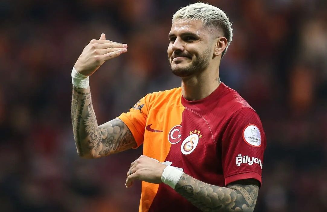 Mauro Icardi'den havuzda aşk pozu! "Başka gezegenden bir tanrıça" - Sayfa 1