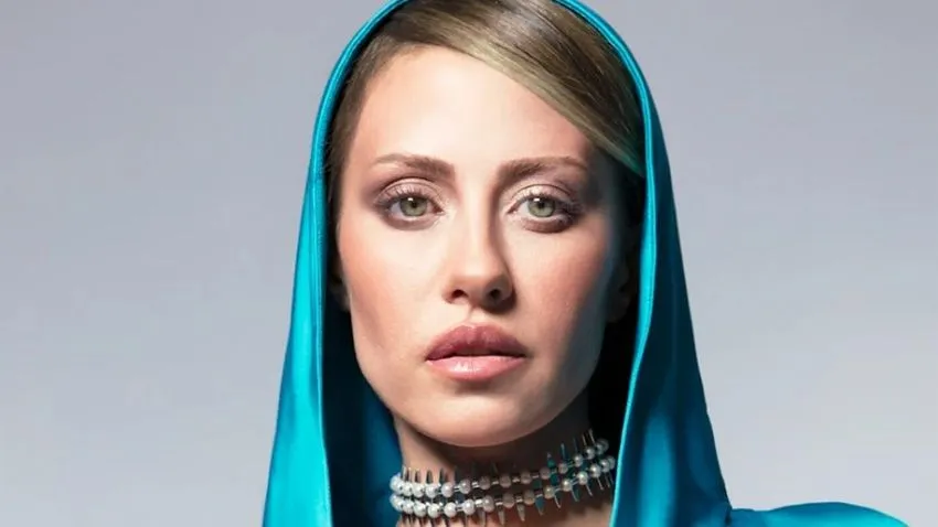 Derya Uluğ’un korku dolu gecesi: Takıntılı hayran VIP listesinde çıktı