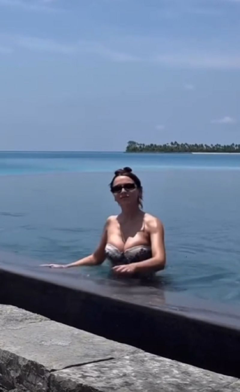 Hadise'den havuz kenarında cesur pozlar! Sosyal medyayı salladı! - Sayfa 2