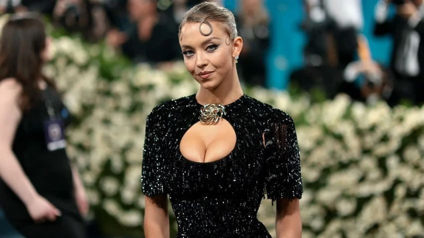 Ünlü oyuncu Sydney Sweeney herkesi şoke etti! Yıkandığı banyo suyundan sabun üretti - Sayfa 1