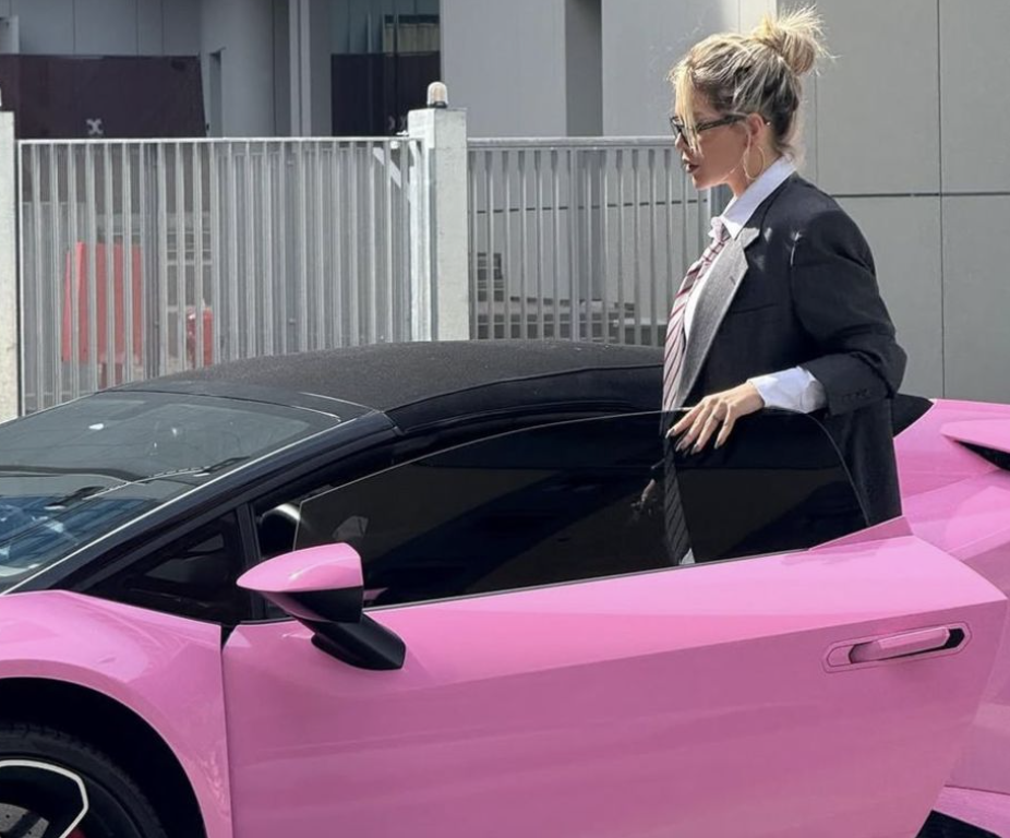 Lüks araçların anahtarlarını sergiledi: Icardi'nin göndermesine Wanda Nara'dan olay yanıt! - Sayfa 4
