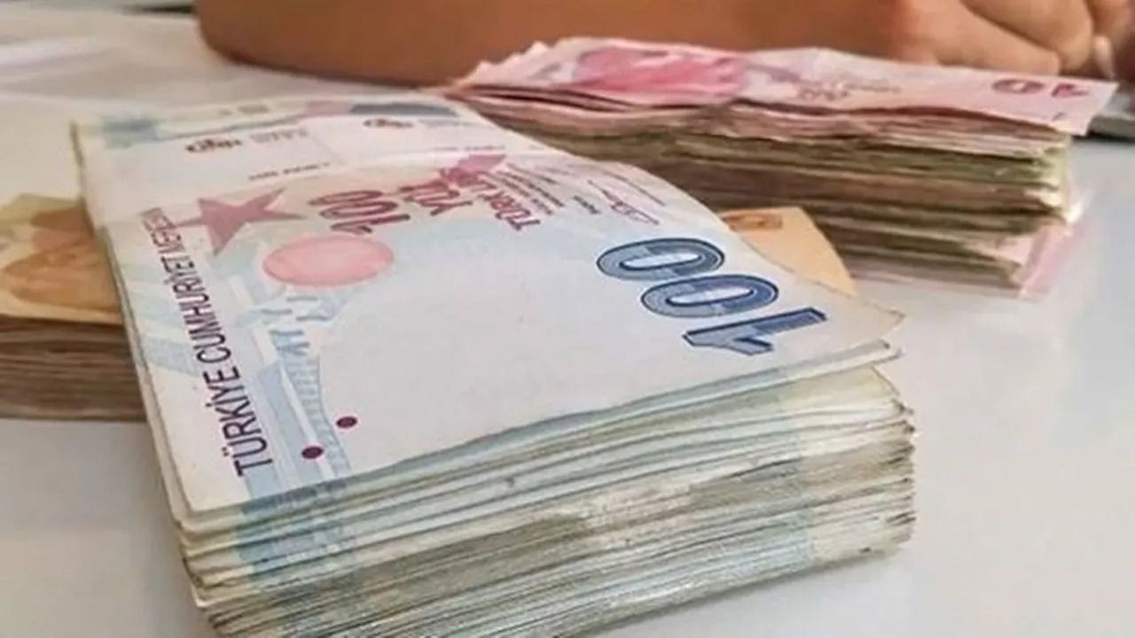 65 YAŞTAN EMEKLİ OLAN ÖĞRETMEN ÖZEL OKULDA ÇALIŞIRSA MAAŞI KESİLİR Mİ? - Sayfa 1