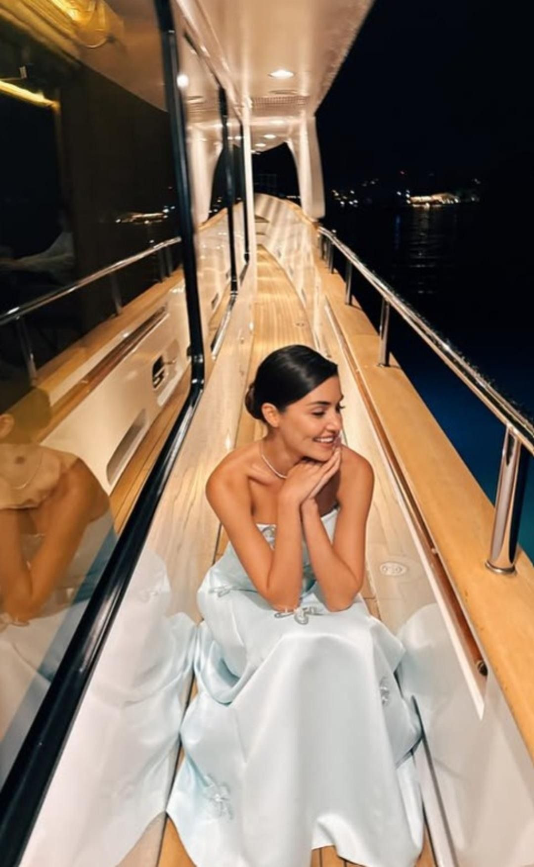 Teknede tatil, Instagram’da fırtına! Hande Erçel’in paylaşımları gündem oldu - Sayfa 4