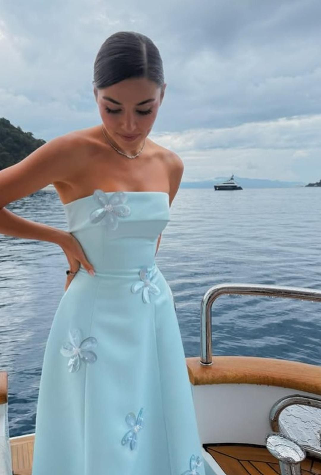 Teknede tatil, Instagram’da fırtına! Hande Erçel’in paylaşımları gündem oldu - Sayfa 2