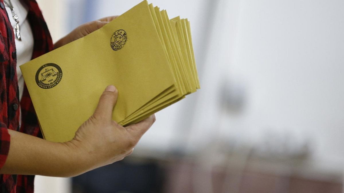 İYİ Parti'nin masasındaki anket ortaya çıktı! 'Bu pazar seçim olsa...' - Sayfa 14