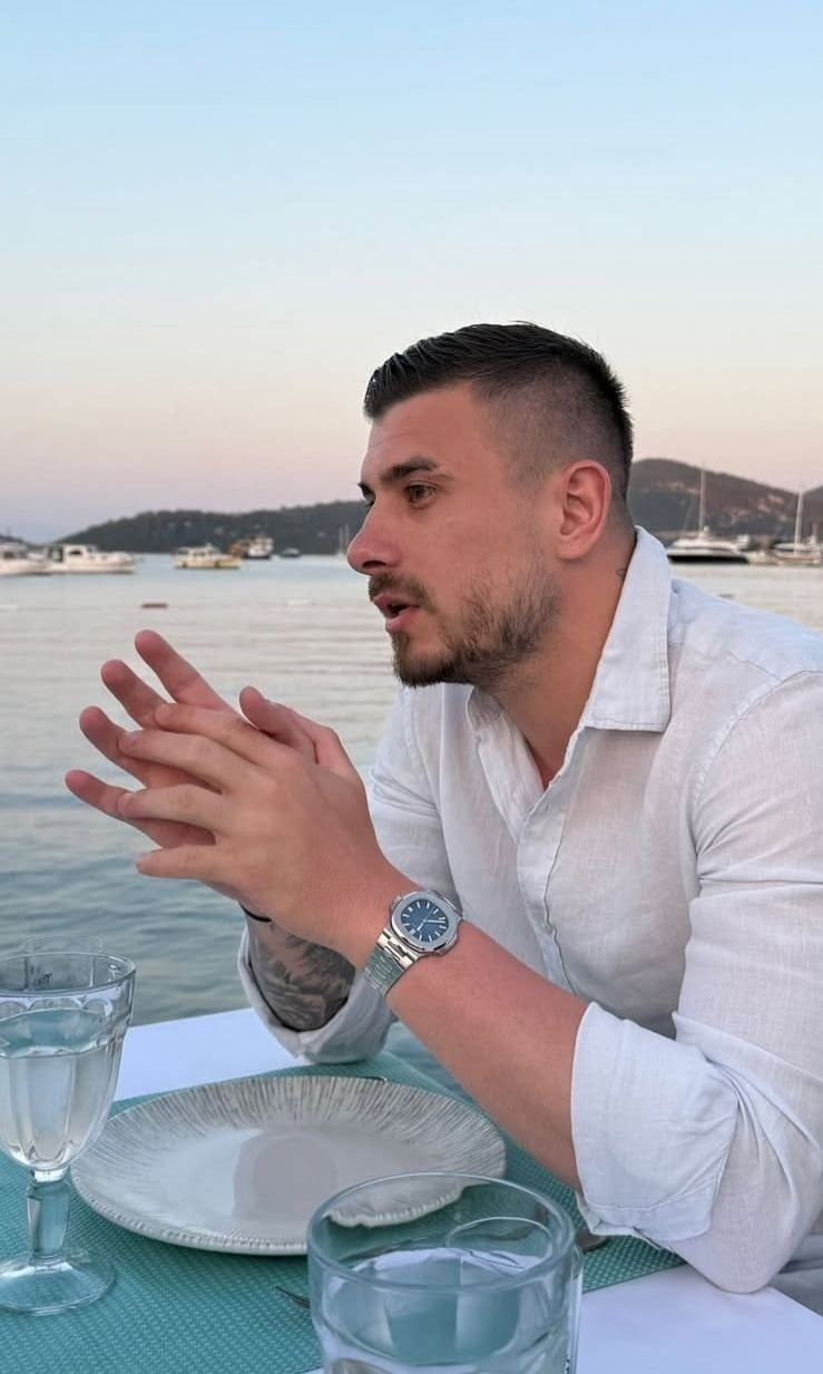 Ünlü futbolcu aşk iddiasını böyle yanıtladı! Fotoğraf detayı kafa karıştırdı... - Sayfa 2