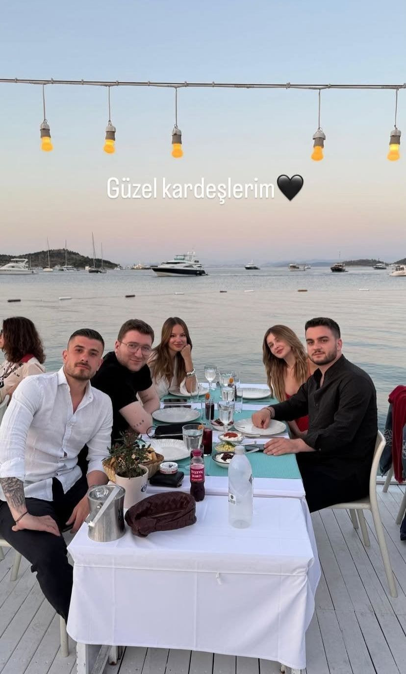 Ünlü futbolcu aşk iddiasını böyle yanıtladı! Fotoğraf detayı kafa karıştırdı... - Sayfa 4