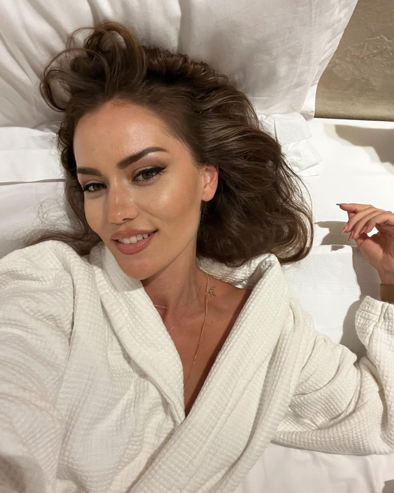 Fahriye Evcen o dizi ile ekranlara geri dönüyor! Projeyi beğendi… Konusu ise dikkat çekti… - Sayfa 4