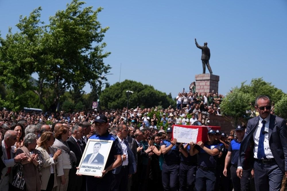 Ferdi Zeyrek son yolculuğuna uğurladı: Kızından ihmal tepkisi! - Sayfa 2