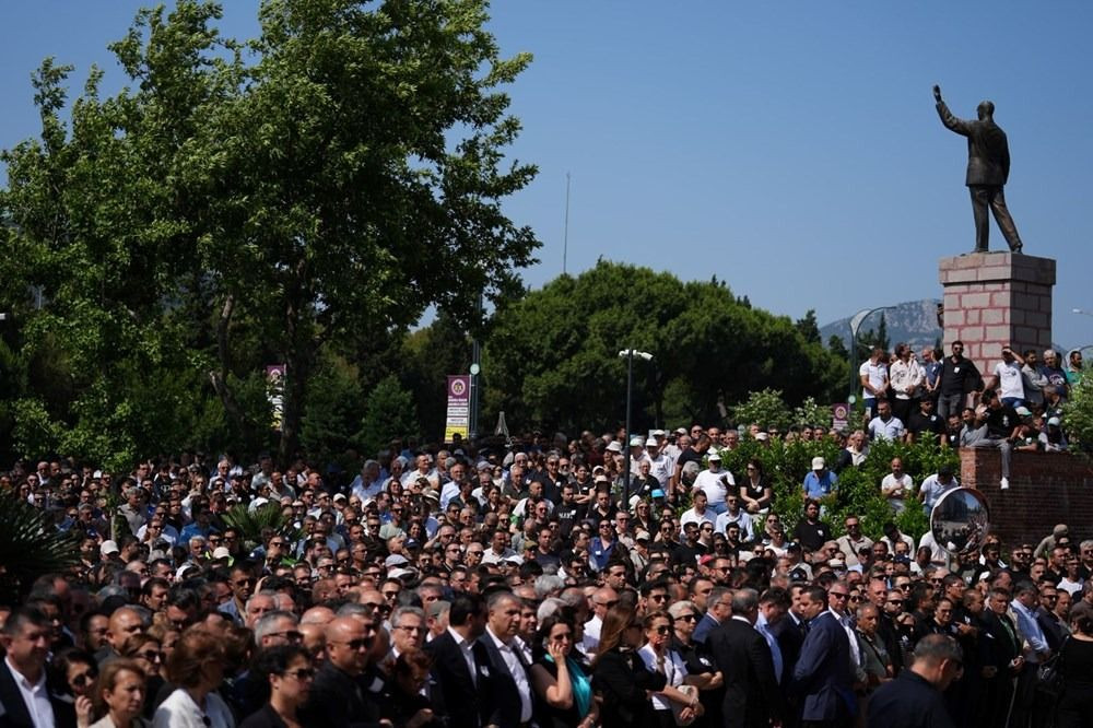 Ferdi Zeyrek son yolculuğuna uğurladı: Kızından ihmal tepkisi! - Sayfa 4
