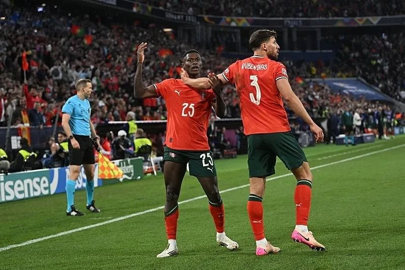 Galatasaray'ın yıldızına ölüm tehdidi! Eşi skandal mesajı paylaştı... - Sayfa 2