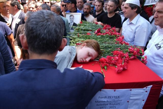Ferdi Zeyrek’in ikiz kızlarından yürek burkan veda: Son istekleri herkesi ağlattı - Sayfa 1