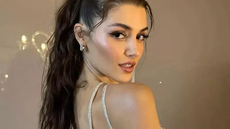 Hande Erçel’in tenis stili dudak uçuklattı! O kombinin fiyatı olay oldu - Sayfa 3
