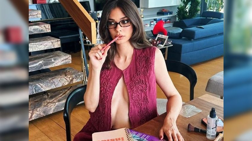 Yeleğin içine hiçbir şey giymedi! Deren Talu'nun 'ev hali' pozları sosyal medyayı salladı... - Sayfa 3