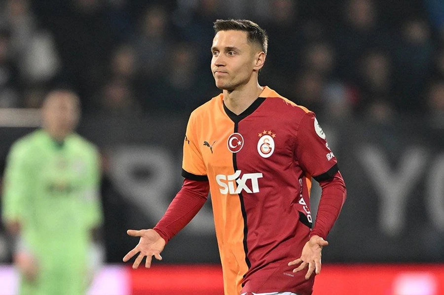 Galatasaray'da ayrılacak futbolcular belli oldu! - Sayfa 2