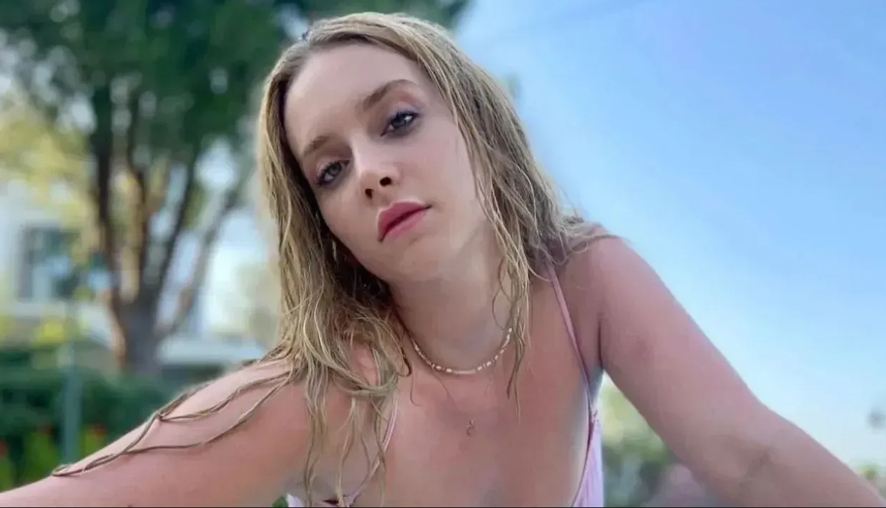 Bodrum'da aşka geldiler! Ünlü oyuncu sevgilisiyle sarmaş dolaş! - Sayfa 4