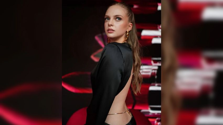 İpek Filiz Yazıcı'nın tatil pozları nefes kesti... Siyah bikini takımıyla ortalığı kasıp kavurdu - Sayfa 1