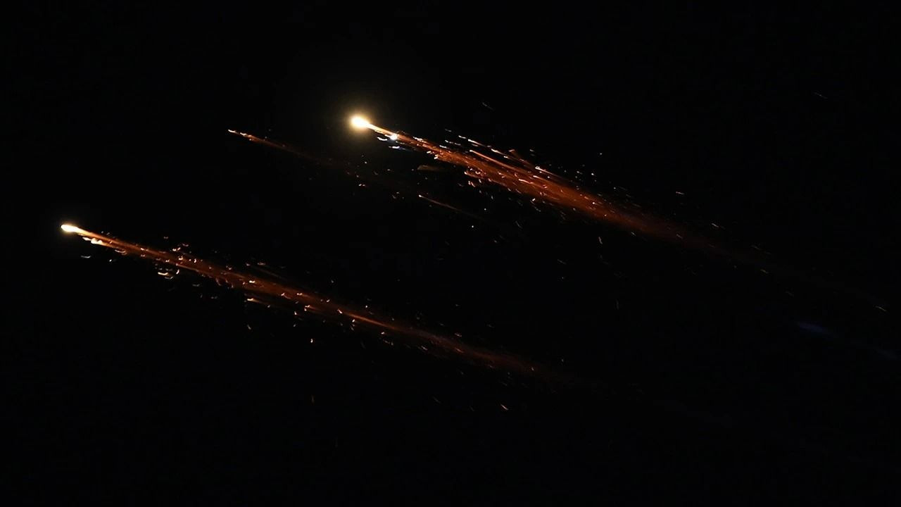 Son dakika: İran İsrail'e yeniden füze saldırısı başlattı - Sayfa 1