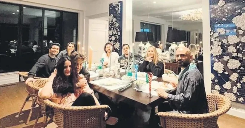 İpek Kıraç ve DJ Sezer Uysal aşkına, Caroline Koç'tan dijital onay