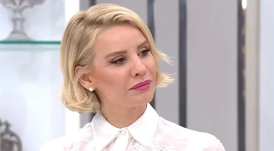 Esra Erol’un sır gibi sakladığı kardeşi olay oldu! Herkes aynı şeyi söylüyor! - Sayfa 1