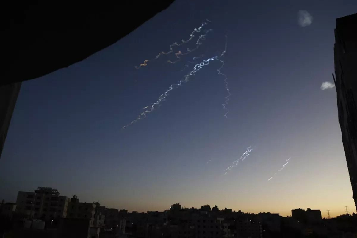 SON DAKİKA | İsrail-İran savaşında 7. gün: Füzeler peş peşe ateşlendi... - Sayfa 2