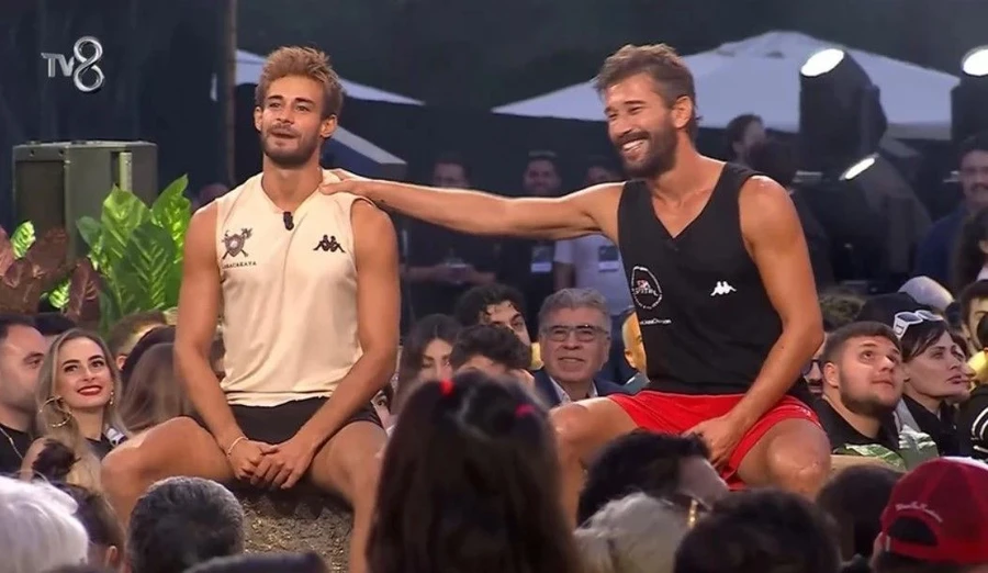 Survivor Batuhan Karacakaya aşka geldi! Sevgilisi Sinem Akar ile romantik karesini paylaştı - Sayfa 3