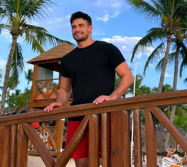 Survivor Batuhan Karacakaya aşka geldi! Sevgilisi Sinem Akar ile romantik karesini paylaştı - Sayfa 1