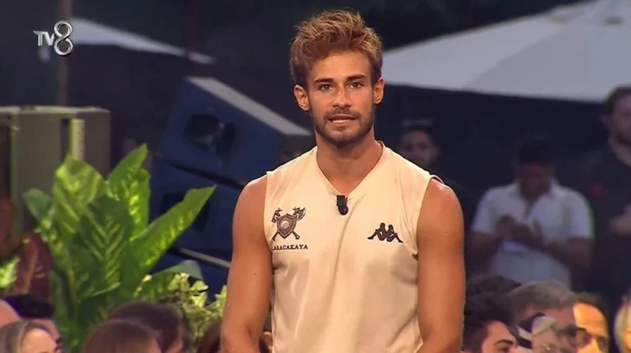 Survivor Batuhan Karacakaya aşka geldi! Sevgilisi Sinem Akar ile romantik karesini paylaştı - Sayfa 4