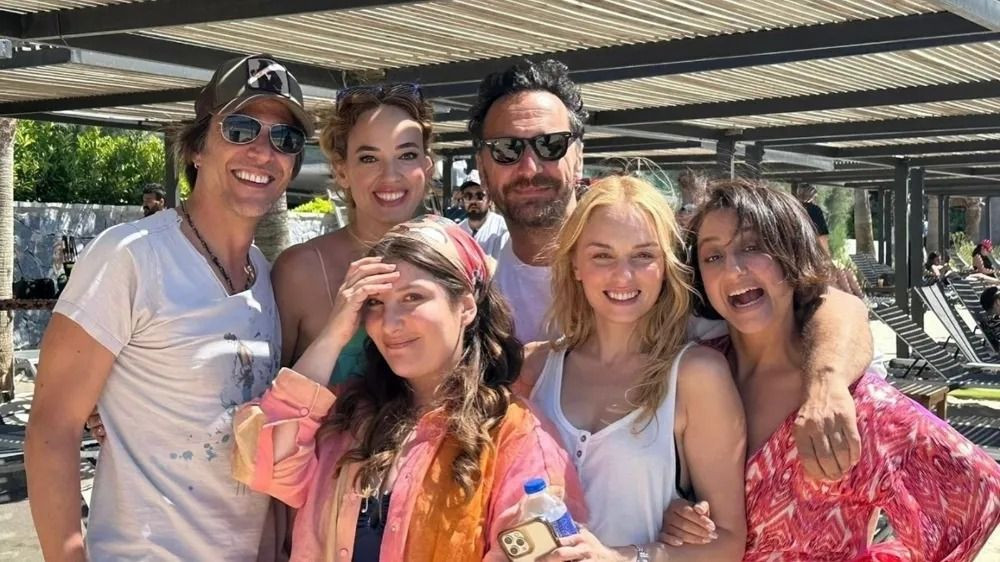 Sette gerilim! Ünlü oyuncular birbirine girdi! Kavga, çığlık, bardaklar… - Sayfa 2