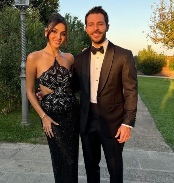 Ayrılacakları iddiası gündemdeydi... Hande Erçel ile Hakan Sabancı partide poz verdi! - Sayfa 1
