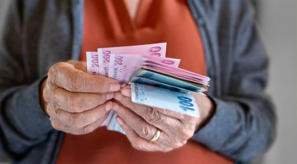 Milyonları ilgilendiren düzenleme... AKP'li isimden 'emekli maaşı' açıklaması! - Sayfa 4