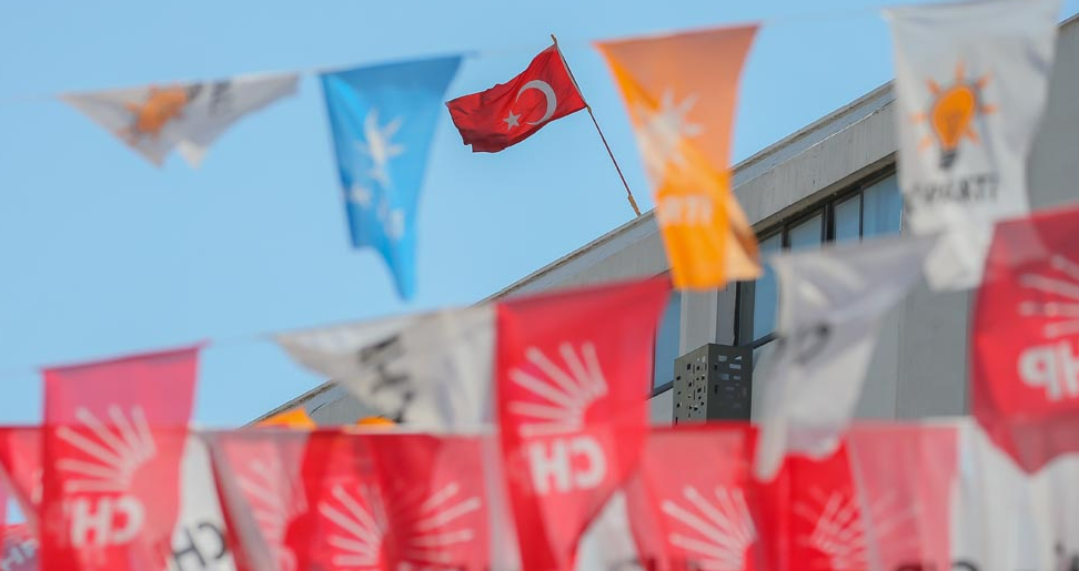 Özgür Özel'in önündeki son anket ortaya çıktı: CHP ile AKP arasındaki fark zirveyi gördü! - Sayfa 3