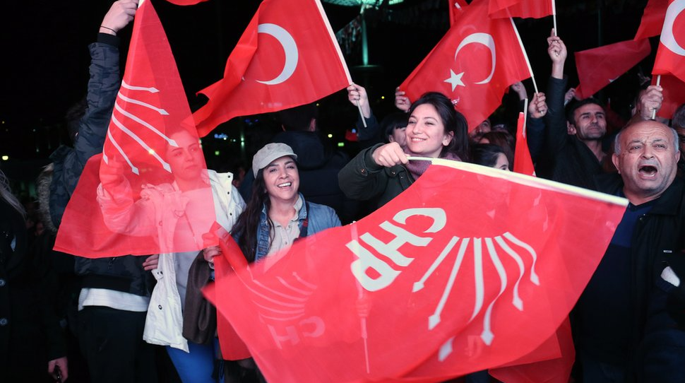 Özgür Özel'in önündeki son anket ortaya çıktı: CHP ile AKP arasındaki fark zirveyi gördü! - Sayfa 4