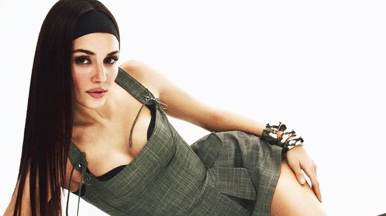 Cesur sahnelerle gündeme gelmişti! Hande Erçel bu kez imajıyla olay oldu - Sayfa 1