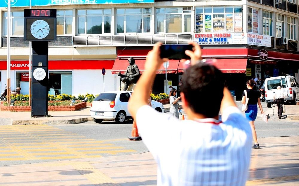 İstanbul'da sıcaklıklar 42 dereceyi görecek! Gölgede bile 33 derece hissedilecek! - Sayfa 1