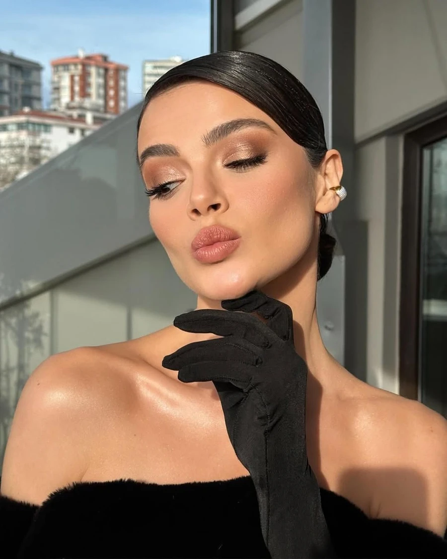 Uzak Şehir'in Alya'sı Sinem Ünsal'dan bikinili pozlar... - Sayfa 1