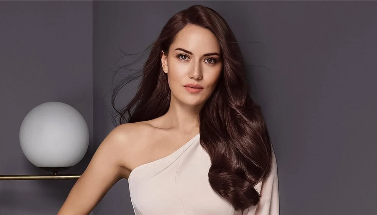 Takipçilerinden tam not aldı... Fahriye Evcen'in radikal değişimine beğeni yağdı! - Sayfa 1