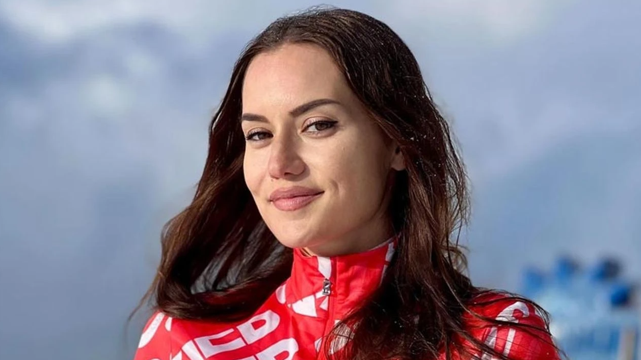 Takipçilerinden tam not aldı... Fahriye Evcen'in radikal değişimine beğeni yağdı! - Sayfa 2