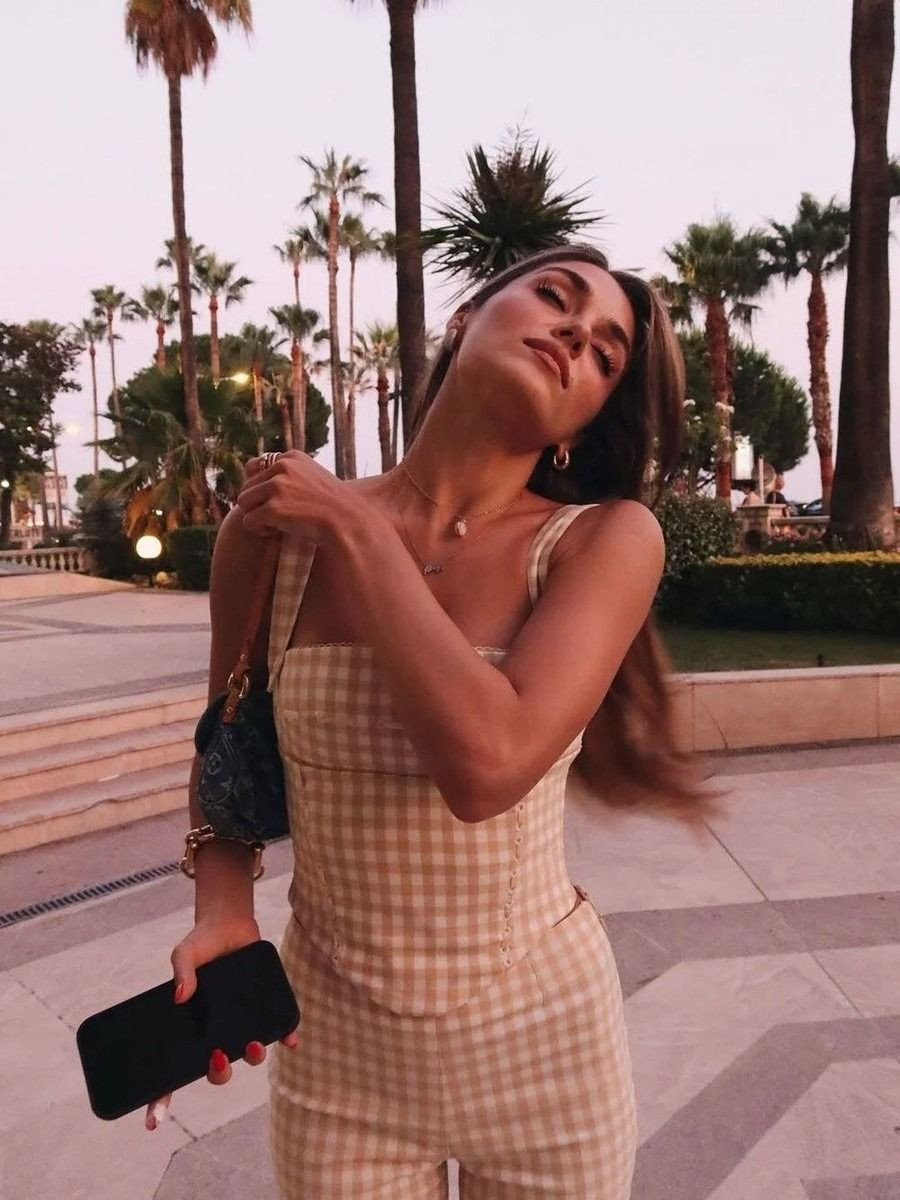 Hande Erçel ve Hakan Sabancı'dan olay poz! O detay dikkat çekti... - Sayfa 2